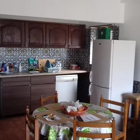 To Rent In Praia Da Rocha-portimao-portugal *